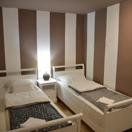 Konaciste Svedrana Farma *